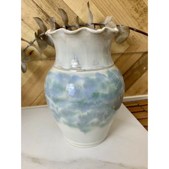 Studio ceramic pottery vase ruffled edge white blue signed 6.5” - Picture 2 of 12